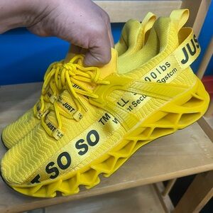 Yellow Women’s cute Sneakers Sz 8